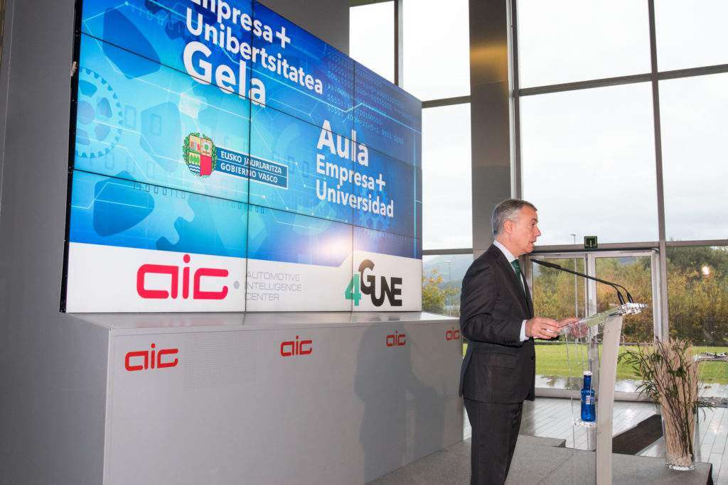 The President of the Basque Government publicly presents 4Gune and visits the new Business + University classroom in AIC